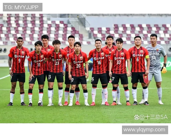 恒大与东方的激烈冲突视频揭示足球场上的紧张局势与球员情绪