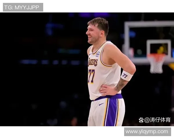 湖人队与活塞队激战正酣球迷期待精彩对决与绝佳表现